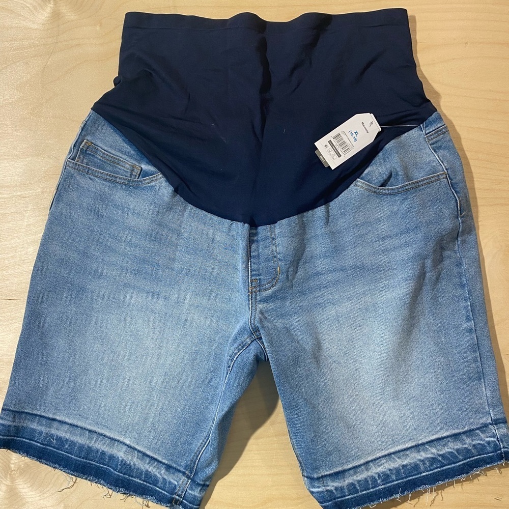 Time and Tru Maternity Jean Shorts XL (16-18) (JG)